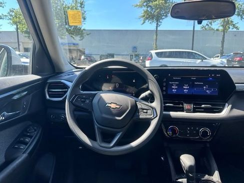 Used 2024 Chevrolet TrailBlazer LT FWD image 19