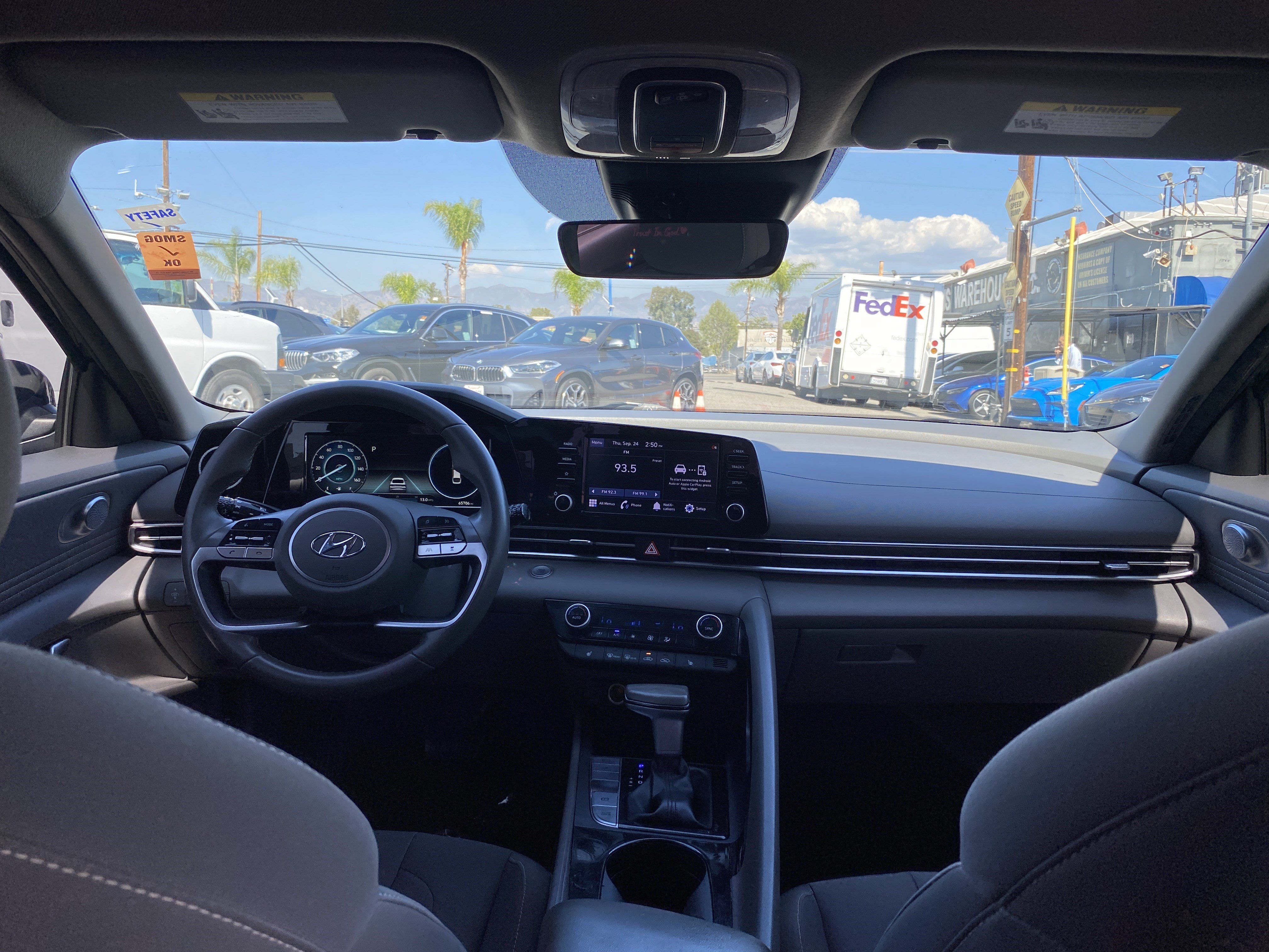 Used 2022 Hyundai Elantra SEL w/ Convenience Package FWD image 24