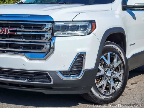 Used 2023 GMC Acadia SLE w/ Driver Convenience Package image 3