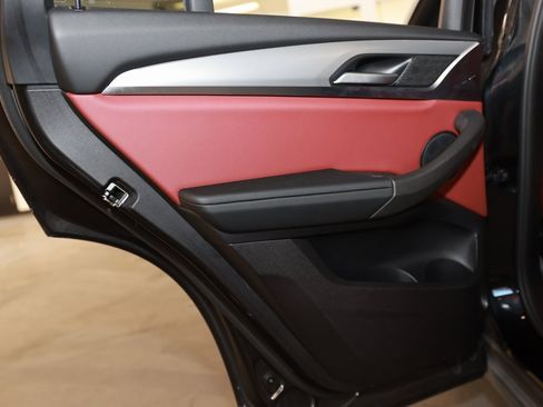 Used 2025 BMW X4 xDrive30i image 21