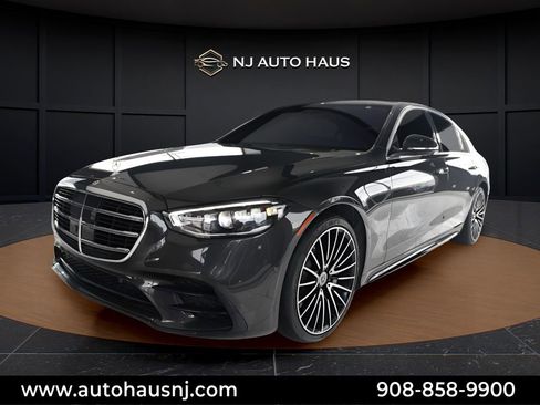 Used 2022 Mercedes-Benz S 500 4MATIC w/ AMG Line Package image 4