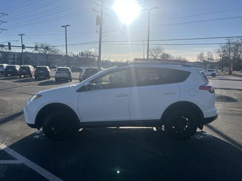 Used 2017 Toyota RAV4 LE image 3