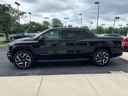 Used 2024 Chevrolet Silverado EV RST AWD/4WD image 2