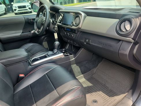 Used 2022 Toyota Tacoma SR5 RWD image 14