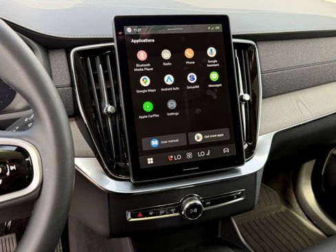 Certified 2025 Volvo XC90 T8 Ultra w/ Protection Package Premier image 31