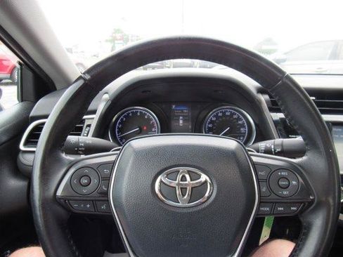 Used 2018 Toyota Camry SE w/ Moonroof Package FWD image 30