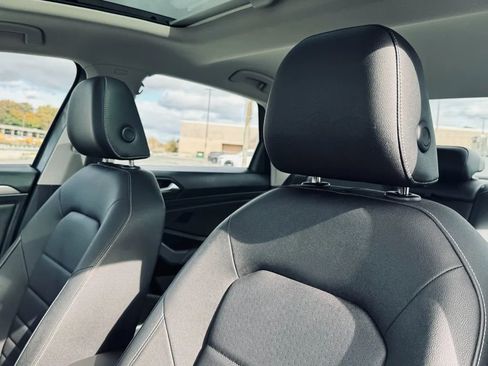 Used 2021 Volkswagen Jetta SE image 10