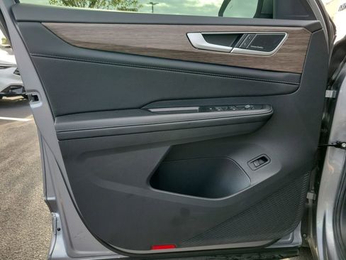 Used 2024 Volkswagen Atlas SEL Premium R-Line image 19