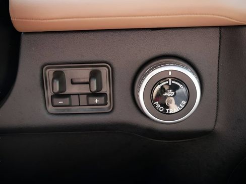 Certified 2025 Lincoln Navigator Black Label AWD/4WD image 27