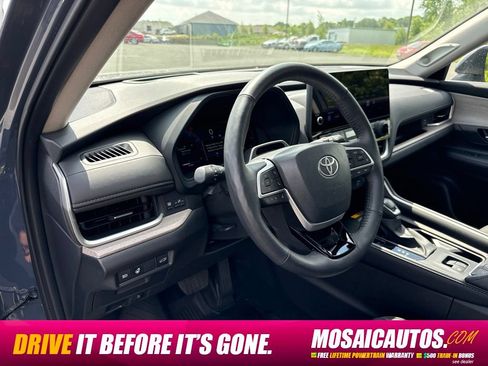 Used 2025 Toyota Grand Highlander AWD image 27
