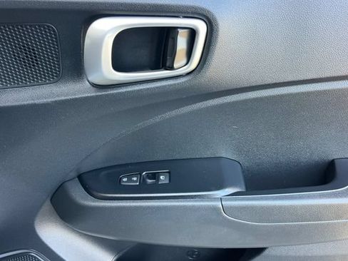Used 2025 Hyundai Venue SEL FWD image 22