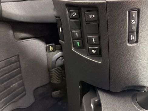 Used 2018 Nissan Rogue SV w/ Premium Package FWD image 12