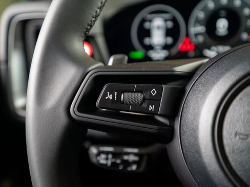 New 2025 Porsche Cayenne image 32