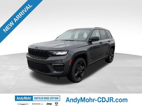 Used 2024 Jeep Grand Cherokee Limited w/ Luxury Tech Group II AWD/4WD image 3