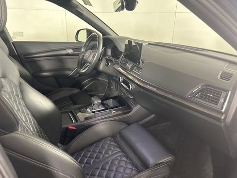 Used 2023 Audi SQ5 Prestige w/ Prestige Package image 11