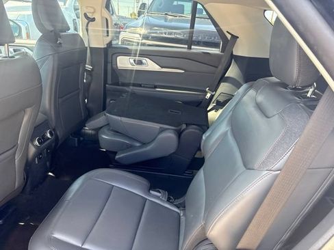 Used 2025 Ford Explorer Active w/ Active Comfort Package RWD image 7