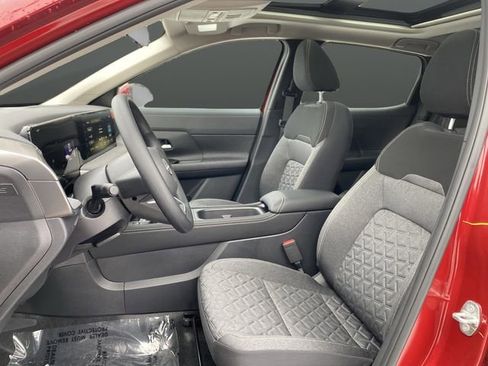 Used 2025 Nissan Kicks SV w/ SV Premium Package image 4