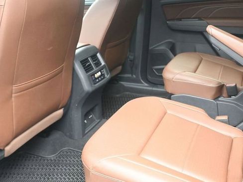 Used 2023 Volkswagen Atlas SEL AWD/4WD image 17