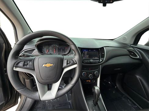 Used 2021 Chevrolet Trax LT w/ Driver Confidence Package image 28