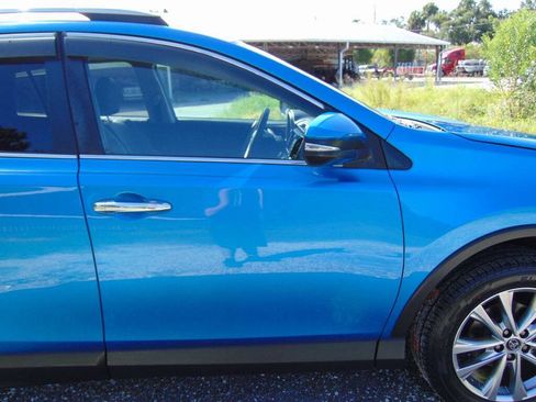 Used 2018 Toyota RAV4 Limited FWD image 11