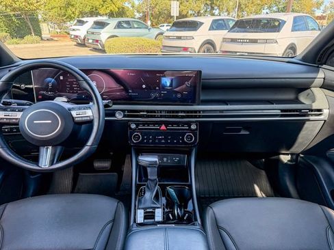 Certified 2025 Hyundai Santa Cruz Limited AWD/4WD image 13