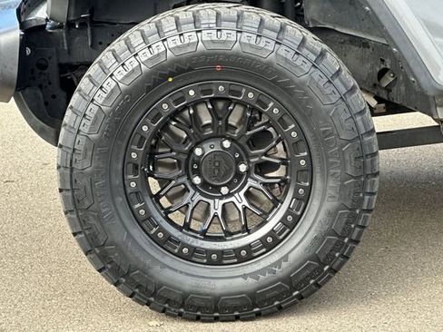 Used 2023 Jeep Gladiator Overland image 29