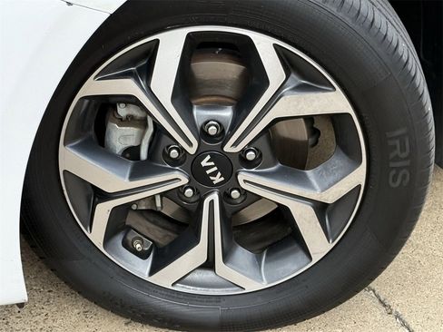 Used 2020 Kia Forte LXS image 9