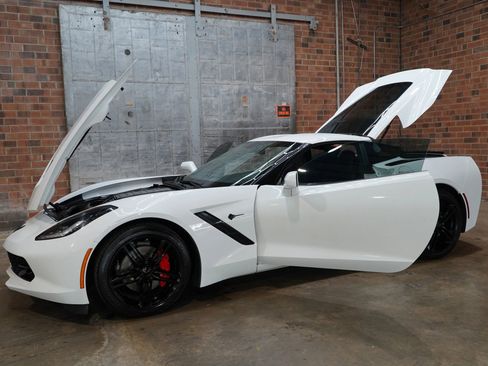 Used 2017 Chevrolet Corvette Stingray Coupe w/ Carbon Flash Badge Package RWD image 28