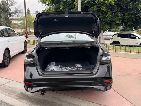 New 2026 Nissan Sentra SR w/ Floor Mat Package FWD image 7