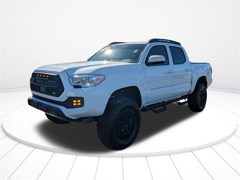 Used 2022 Toyota Tacoma SR image 14