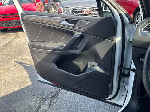 Used 2023 Volkswagen Tiguan SEL R-Line image 17