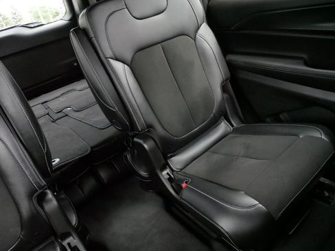 Used 2025 Jeep Grand Cherokee L Altitude AWD/4WD image 14
