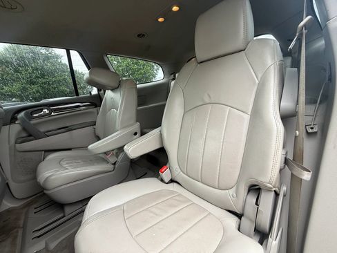Used 2017 Buick Enclave Leather FWD image 11