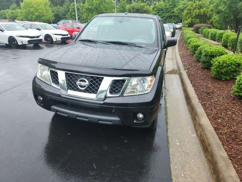 Used 2016 Nissan Frontier SV w/ SV Value Truck Package RWD image 2