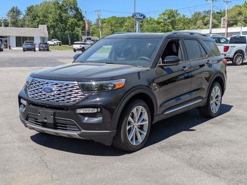 Certified 2023 Ford Explorer Platinum w/ Technology Package AWD/4WD image 5
