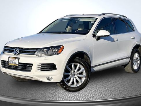 Used 2012 Volkswagen Touareg Sport image 12