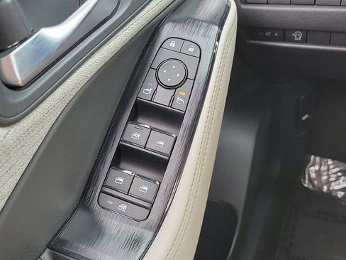 Used 2023 Nissan Rogue SV FWD image 18