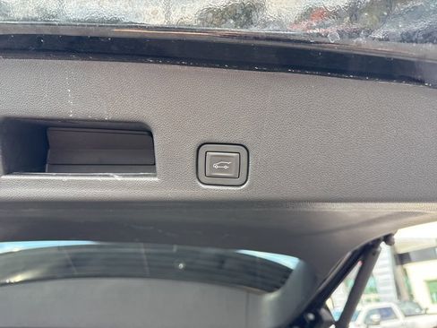 Used 2025 Chevrolet Traverse LT image 31