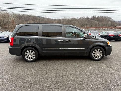 Used 2011 Chrysler Town & Country Touring-L w/ Entertainment Group #2 image 4
