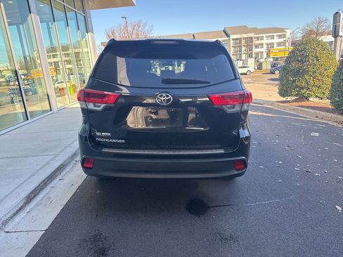 Used 2018 Toyota Highlander LE image 5