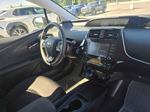 Certified 2021 Toyota Prius LE FWD image 10