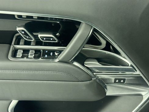 Certified 2023 Land Rover Range Rover SE image 17