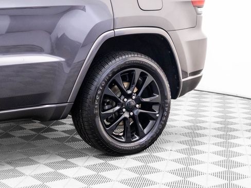 Used 2018 Jeep Grand Cherokee Altitude AWD/4WD image 34