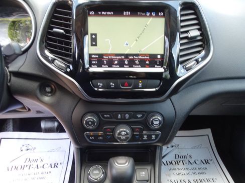 Used 2019 Jeep Cherokee 4WD Limited w/ Luxury Group w/ Luxury Group image 24