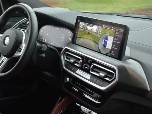 Certified 2025 BMW X4 M40i w/ Premium Package image 37