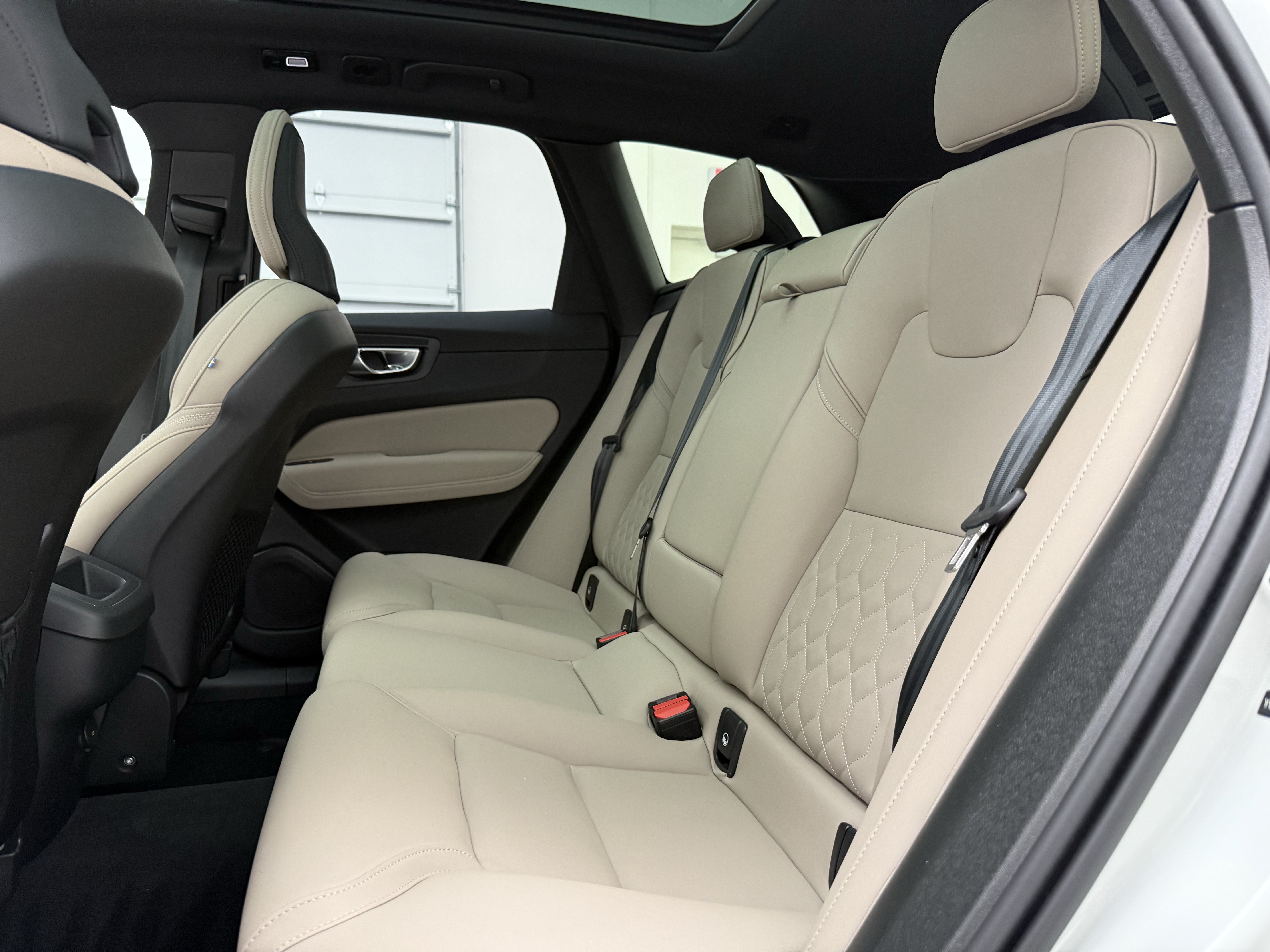 Certified 2026 Volvo XC60 B5 Plus AWD/4WD image 27