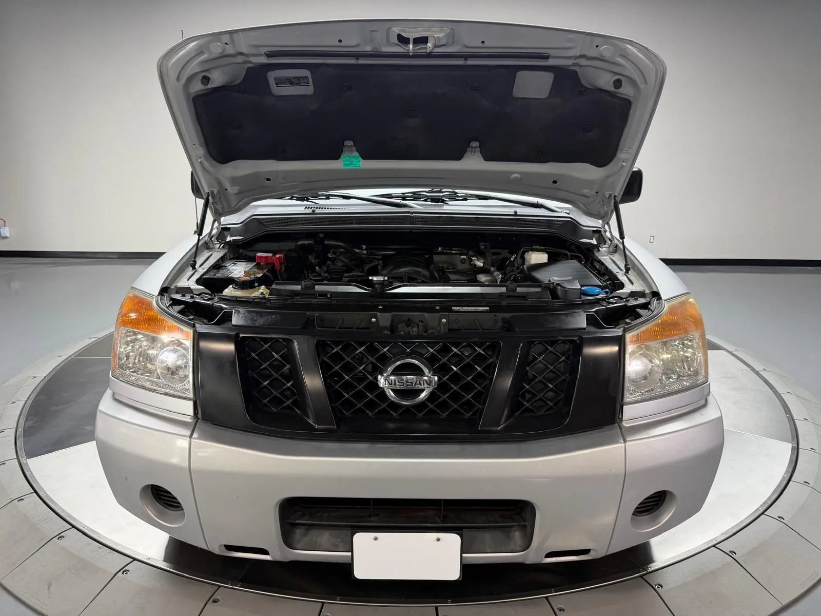 Used 2010 Nissan Titan XE w/ XE Popular Equipment Pkg RWD image 12