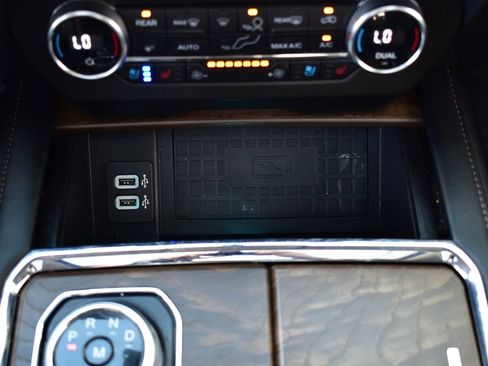 Used 2019 Ford Expedition Platinum AWD/4WD image 40