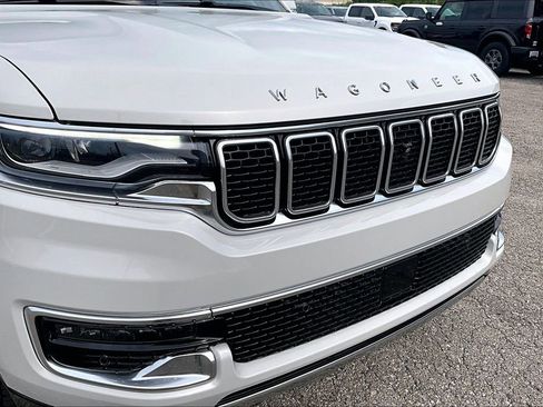 Used 2022 Jeep Wagoneer Series III w/ Convenience Group I AWD/4WD image 29