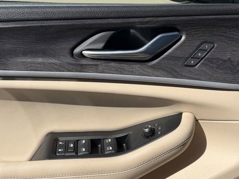 Used 2025 Jeep Grand Cherokee Limited w/ Black Appearance Package image 24